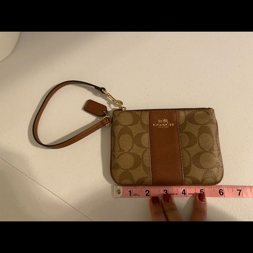 Happy Mother’s Day! ✨Free Shipping✨Coach Corner Zip Wristlet In Signature Canvas - Picture 3 of 5